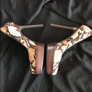 Sexy animal print platform heels - Size 11